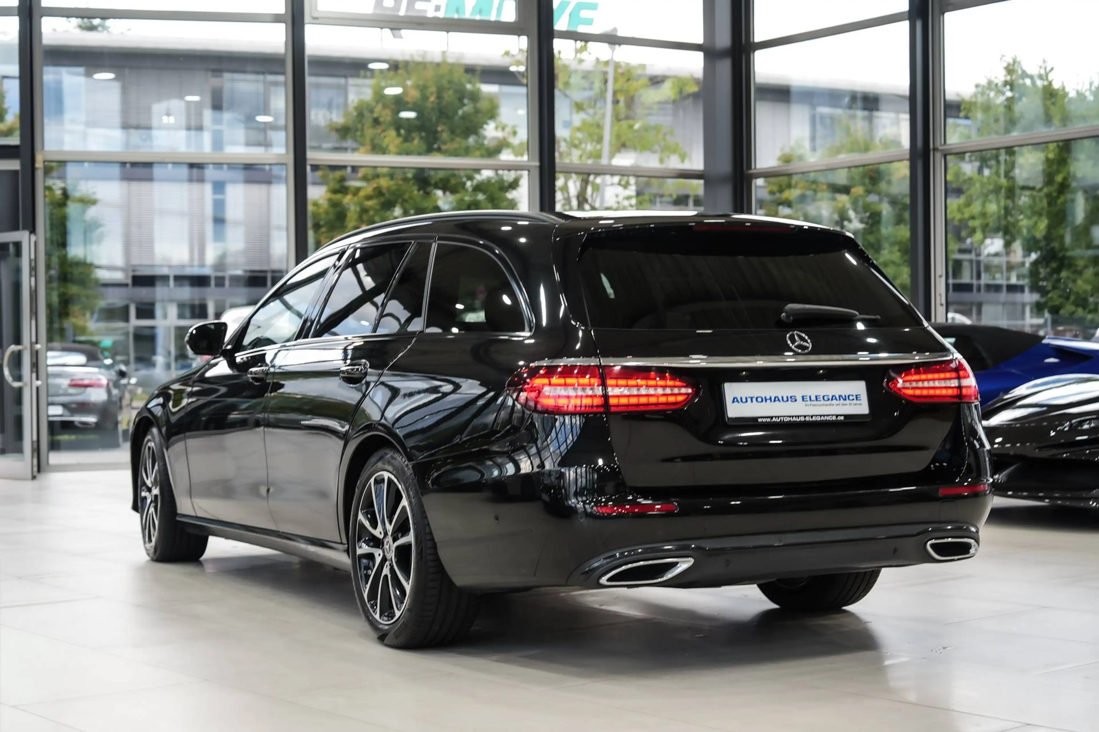 Mercedes-Benz E 400 d 4Matic T-Modell*AVANTGRADE*NIGHT*BUSINESS — photo 3