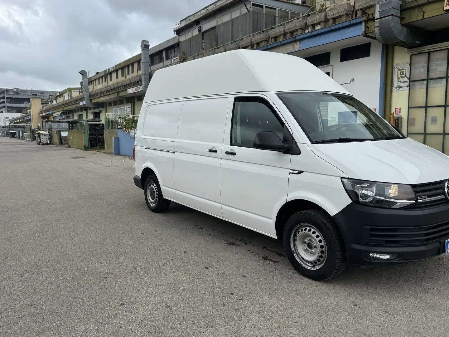 Volkswagen T6 Transporter - 2