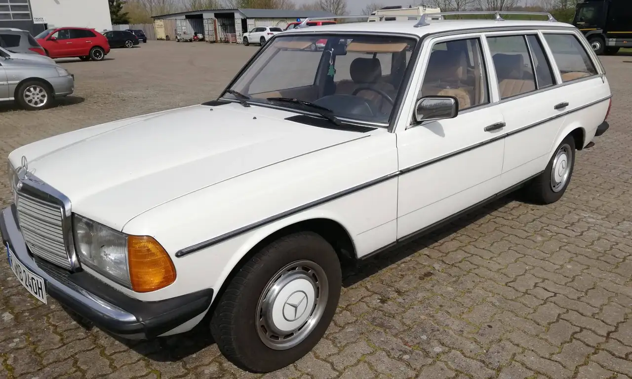 Mercedes-Benz Baureihe 123 240 TD, foto 1