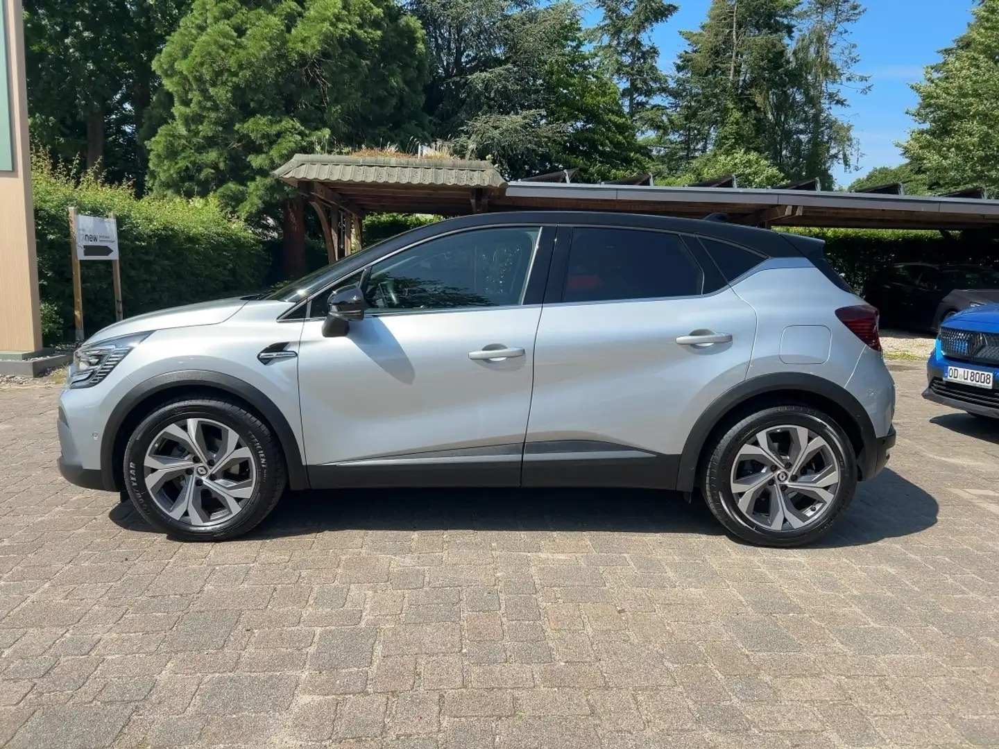 Renault Captur TCe 160 EDC RS-Line *Plug-in-Hybrid* Silber - 2