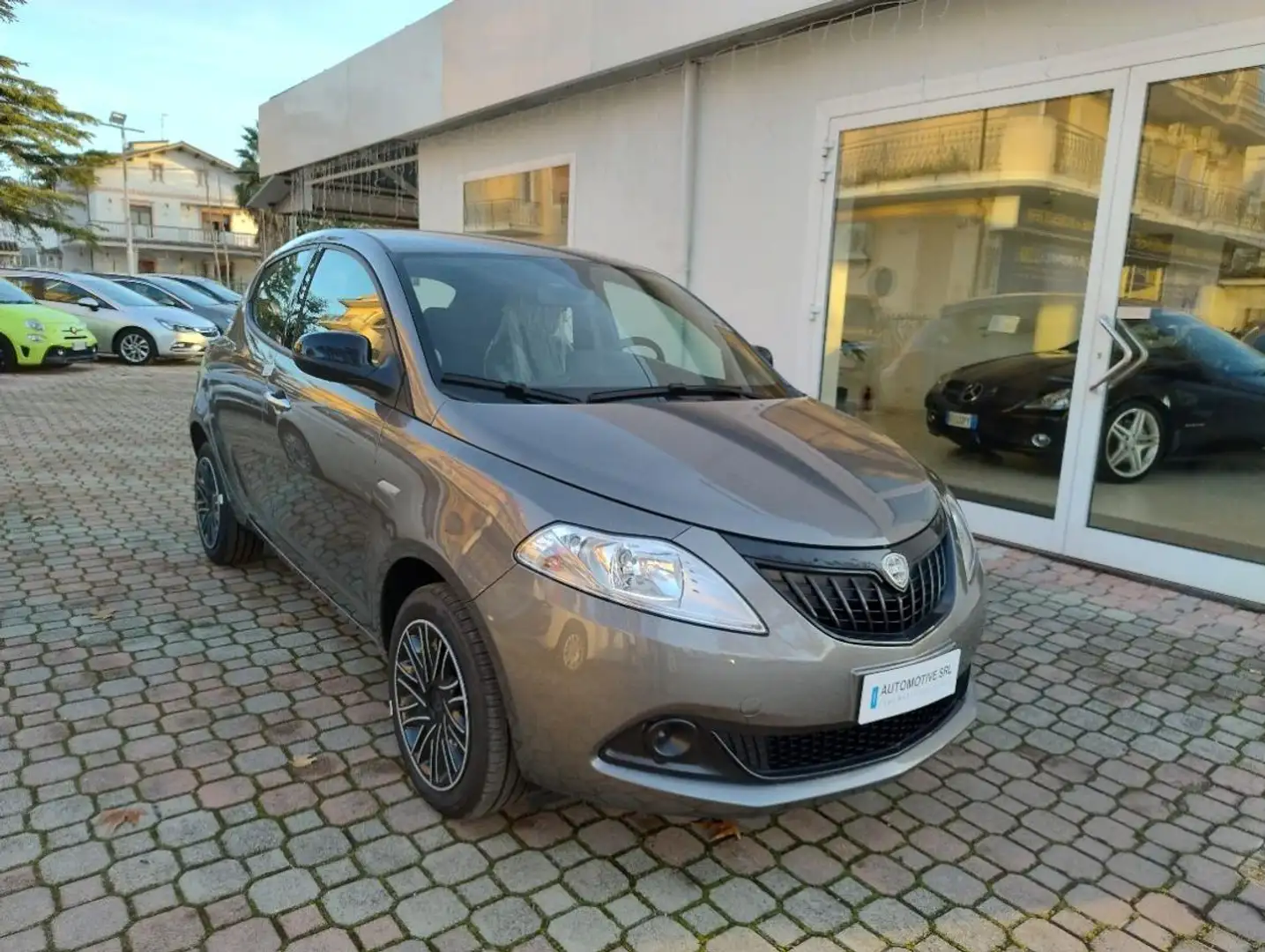 Lancia Ypsilon 1.0 FireFly 5p.S&S Hybryd Gold Grigio - 1