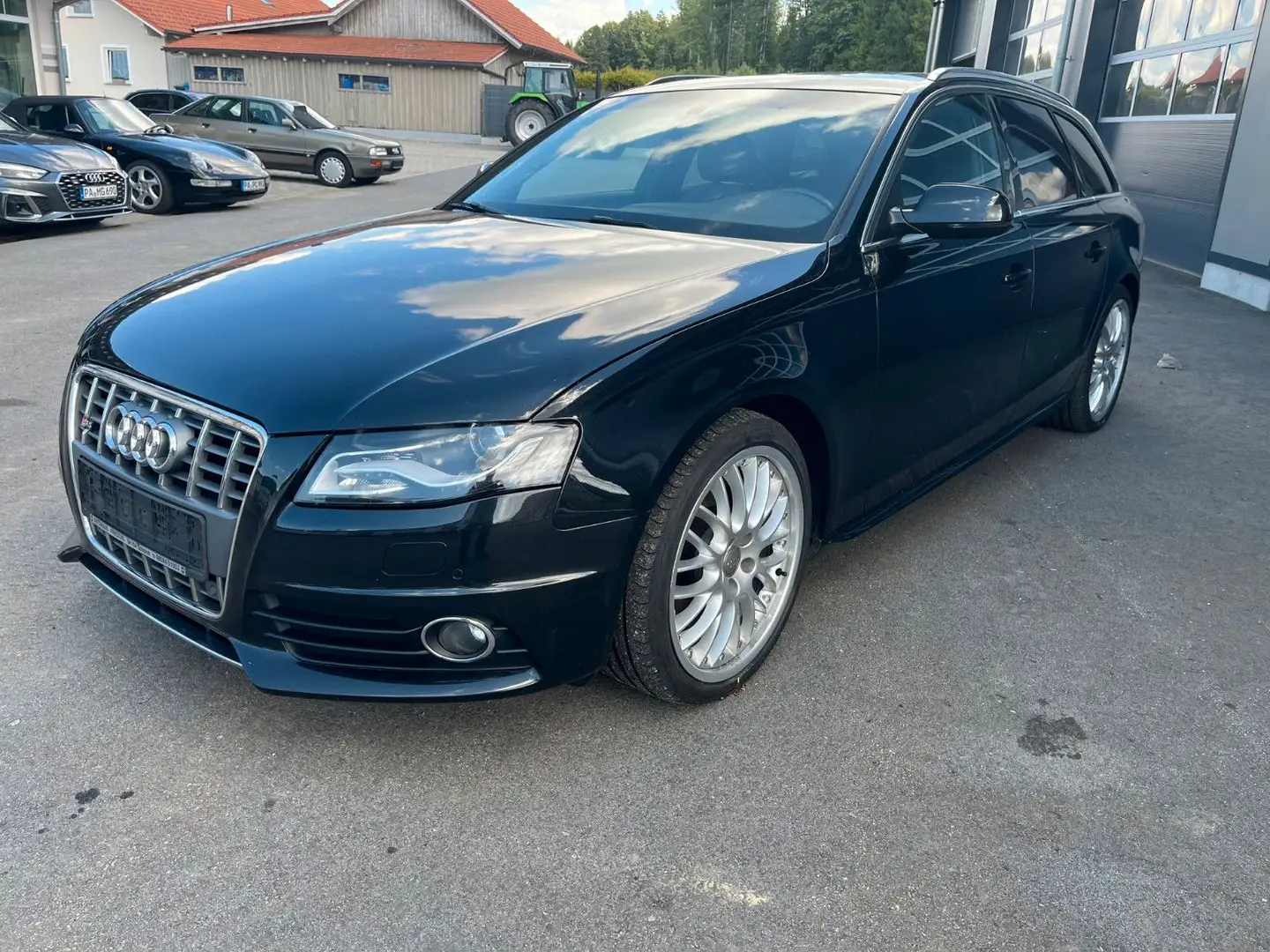 Audi S4 Avant 3.0 TFSI S tro quatt,AHK,SHZ,Pano Schwarz - 2