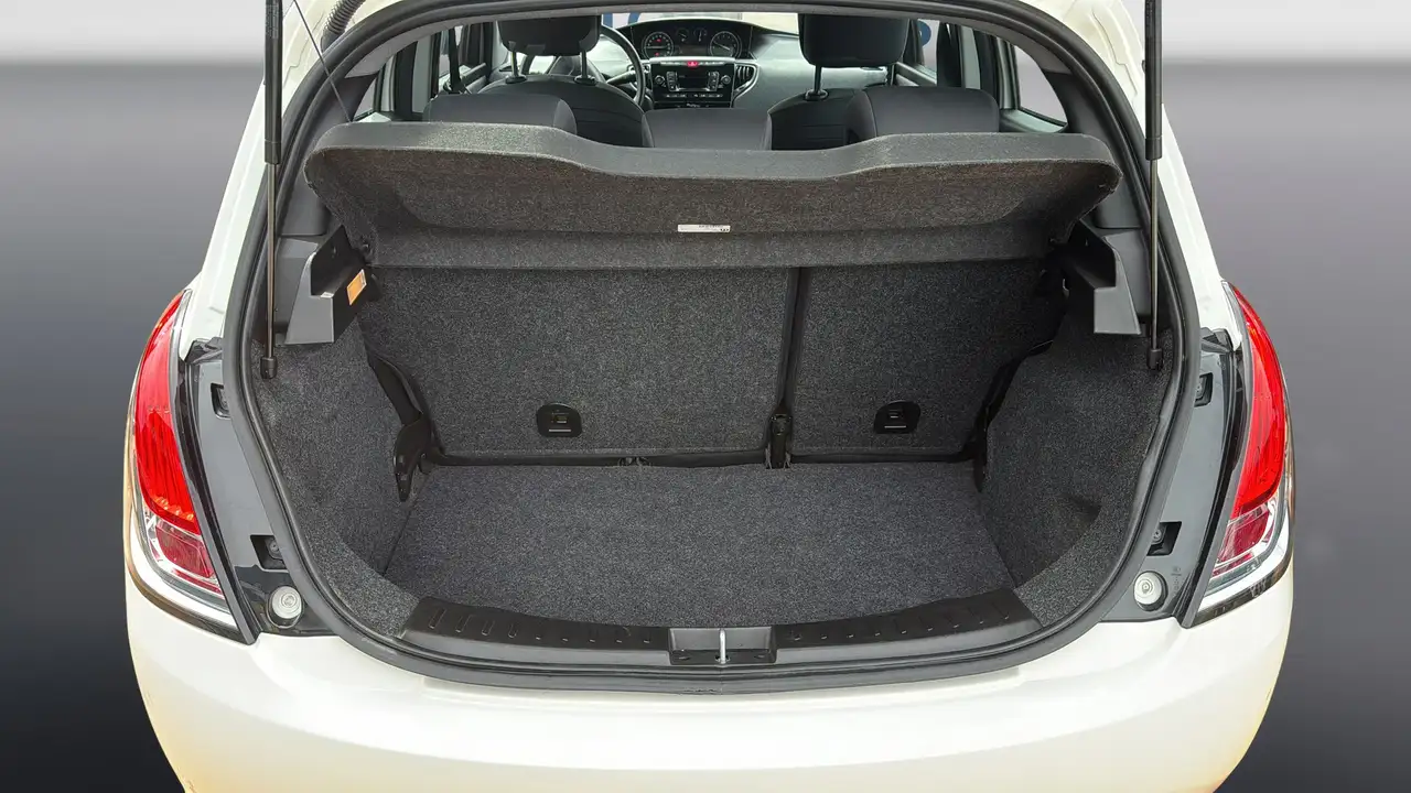 Lancia Ypsilon 2023 — фото 10