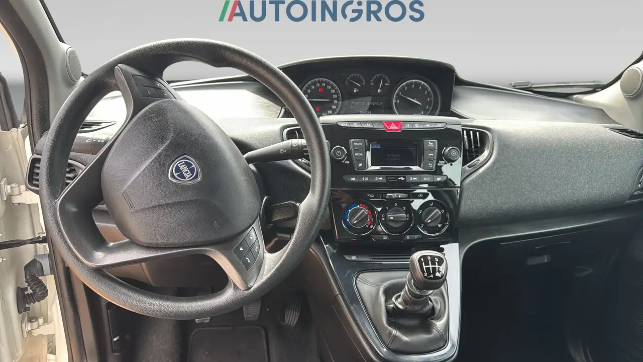 Lancia Ypsilon 2023 — фото 14