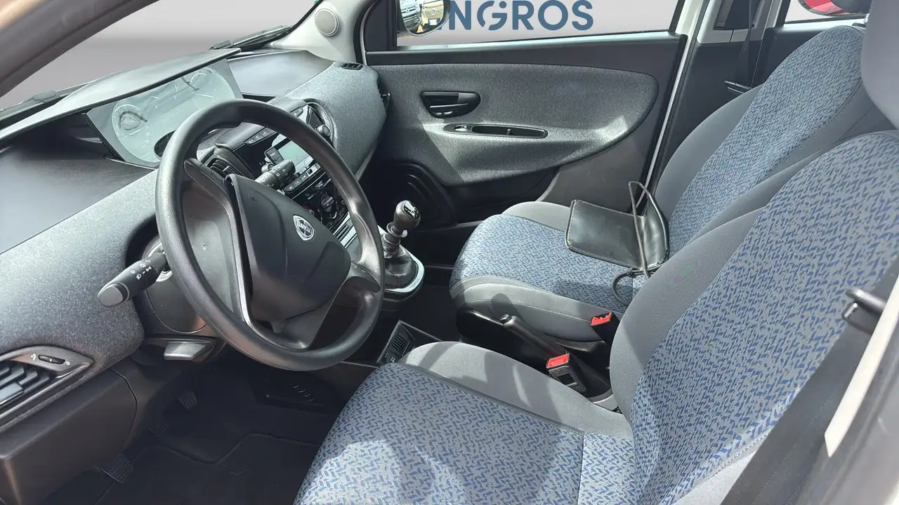 Lancia Ypsilon 2023 — фото 11