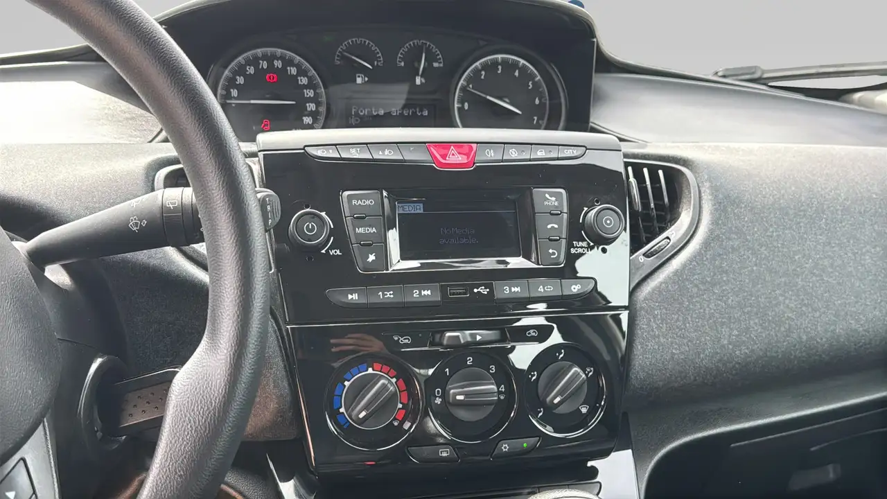 Lancia Ypsilon 2023 — фото 15