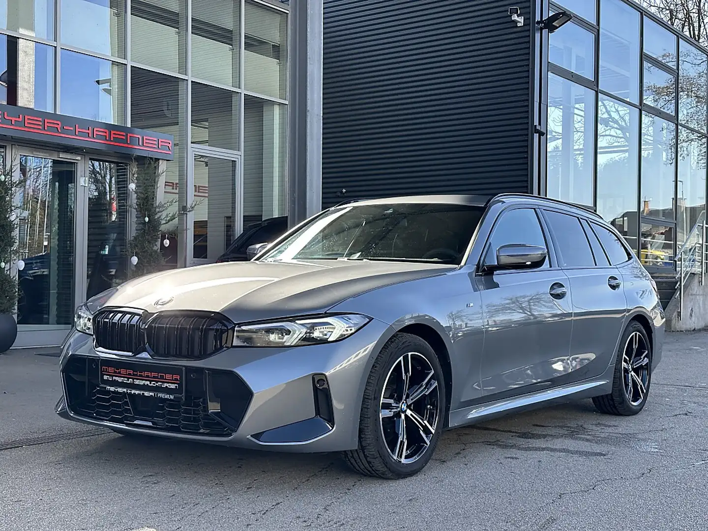 BMW 320 d xDrive Touring Aut. M-Paket, ACC, 18 Zoll, SZH Grau - 2