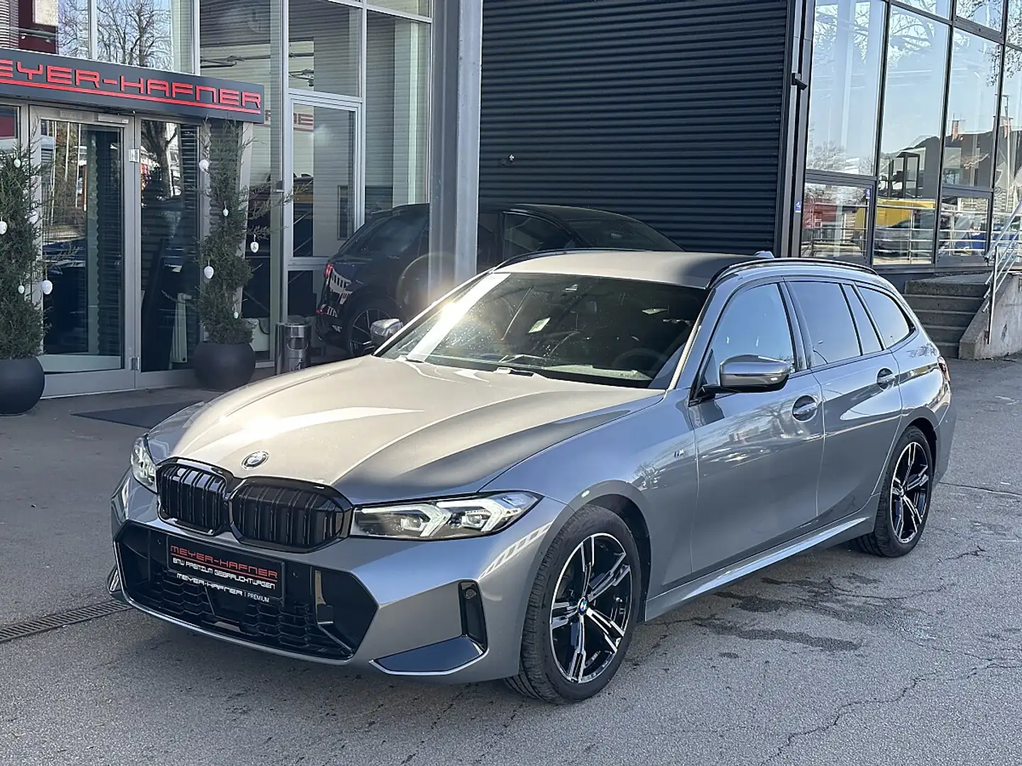 BMW 320 d xDrive Touring Aut. M-Paket, ACC, 18 Zoll, SZH Grau - 1