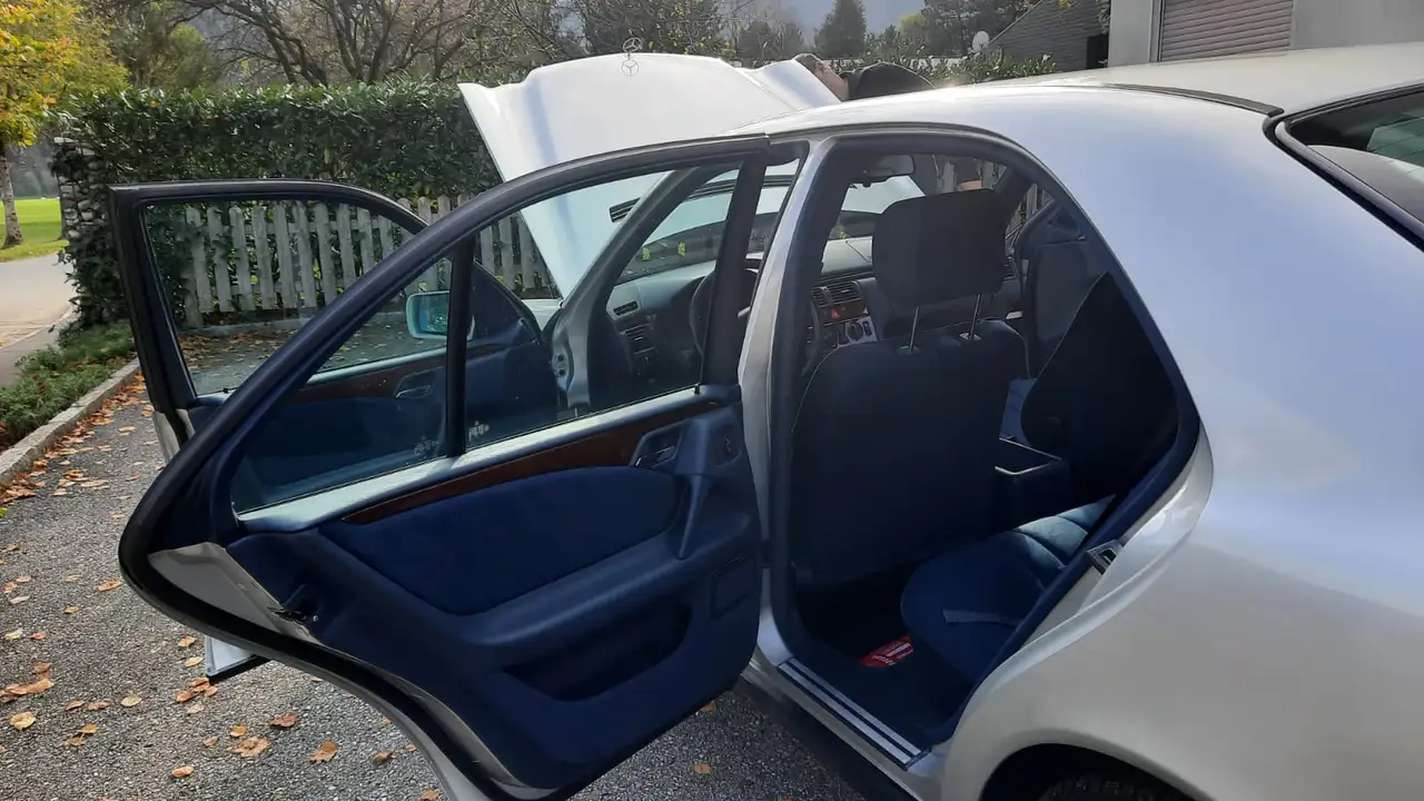 Mercedes-Benz E 200 Classic, foto 11