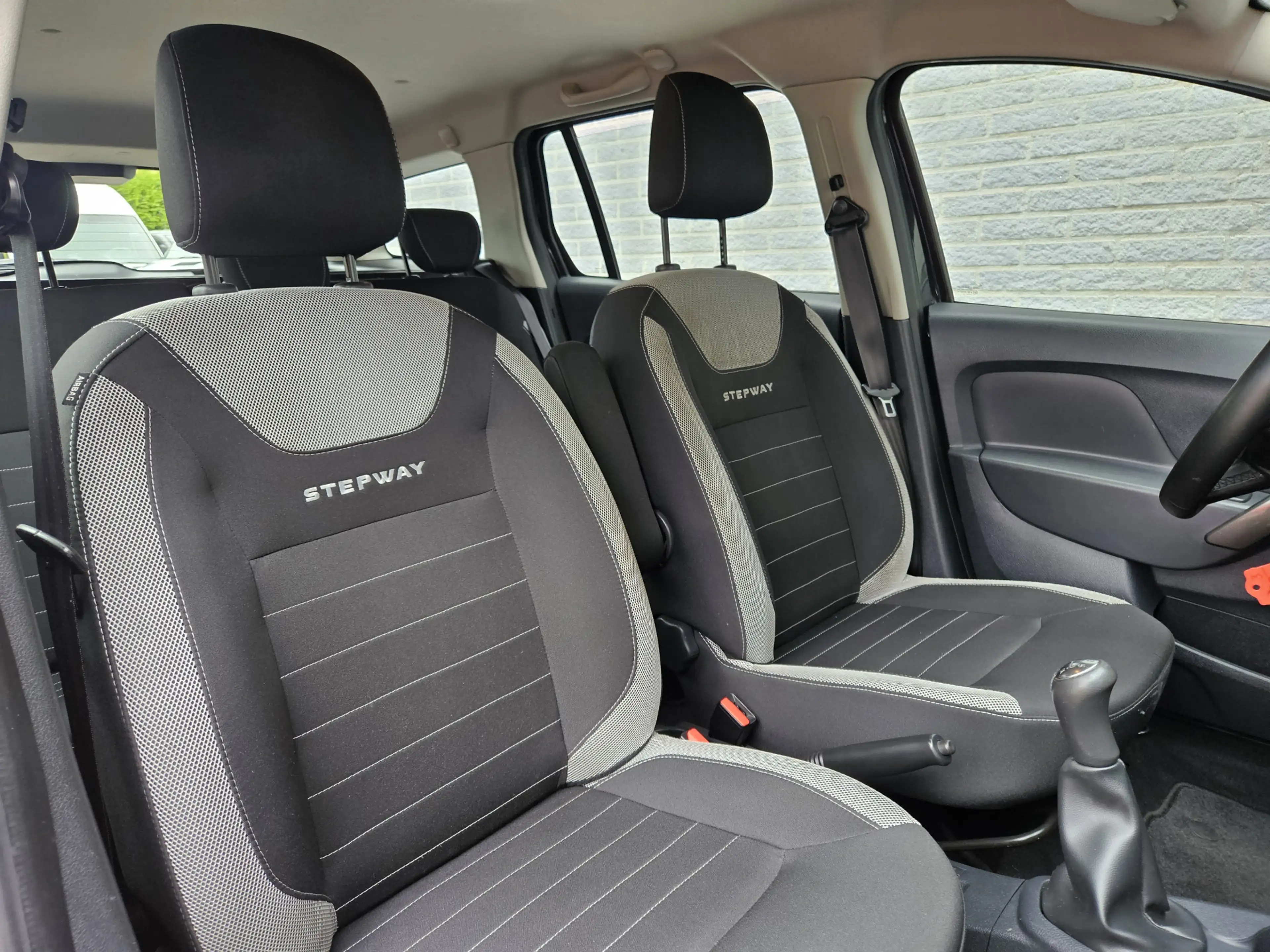 Dacia Logan MCV 0.9 TCe Stepway Inclusief Afleveringskosten — photo 3