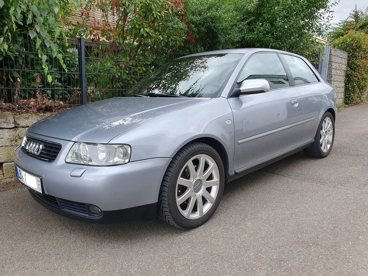 Audi A3 A3 1.8 T S Line Xenon Schiebedach Sitzheizung Temp Silber - 1