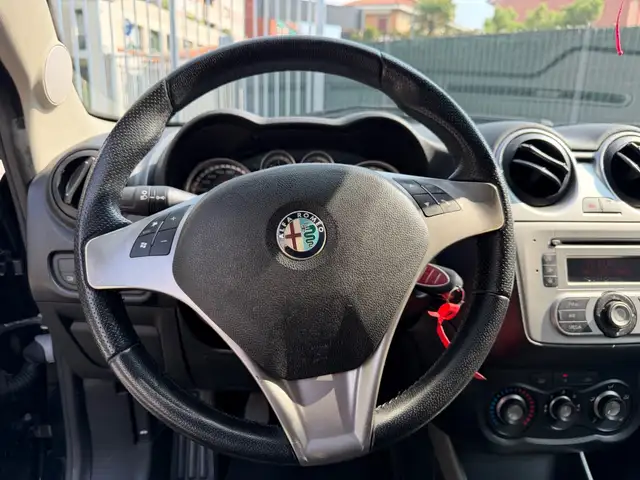 Alfa Romeo Mito view 8