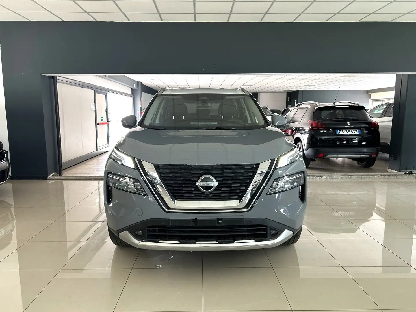 Nissan X-Trail Mild Hybrid 2WD 7 posti Tekna Nuova Grigio - 2