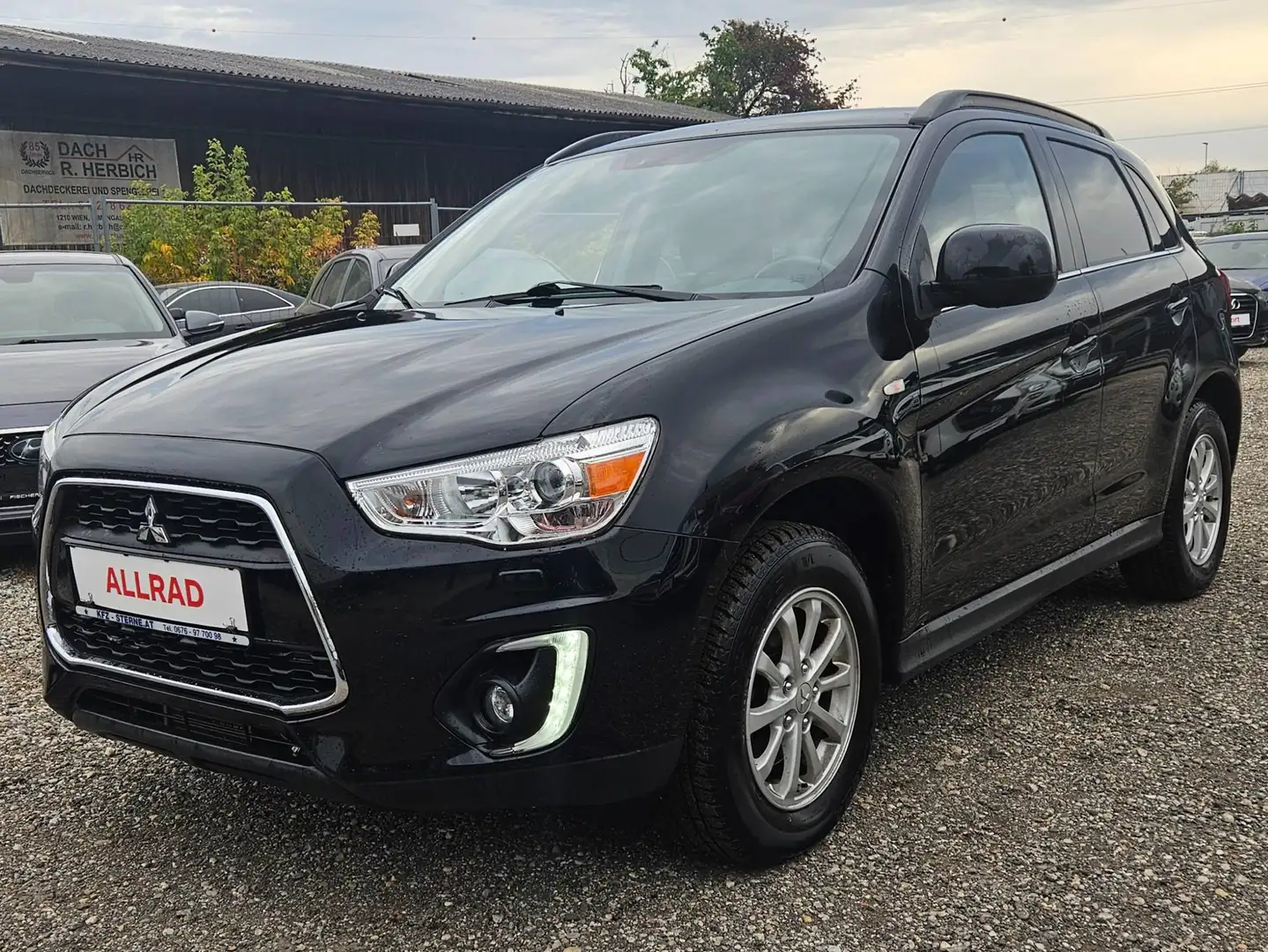 Mitsubishi ASX 4 WD Invite Com Schwarz - 2