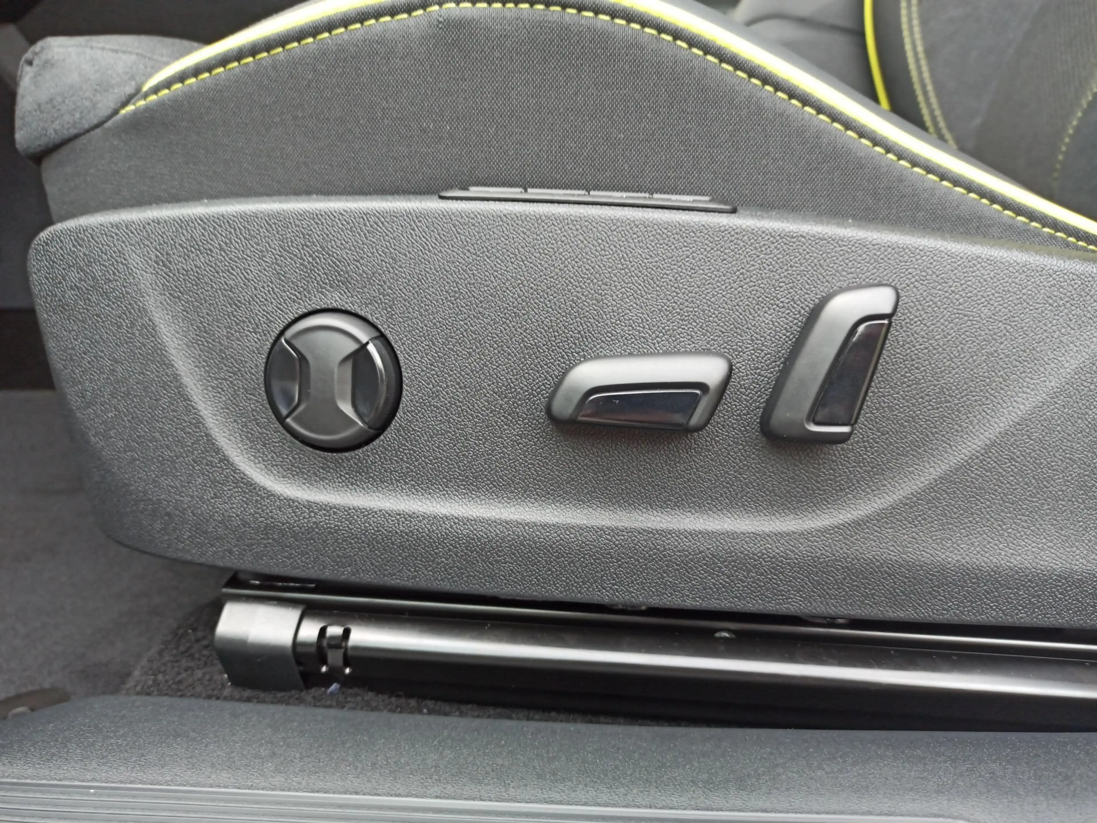 Skoda Elroq 4x4 RS HeadUp AHK Navi LED LM Tempo — photo 10