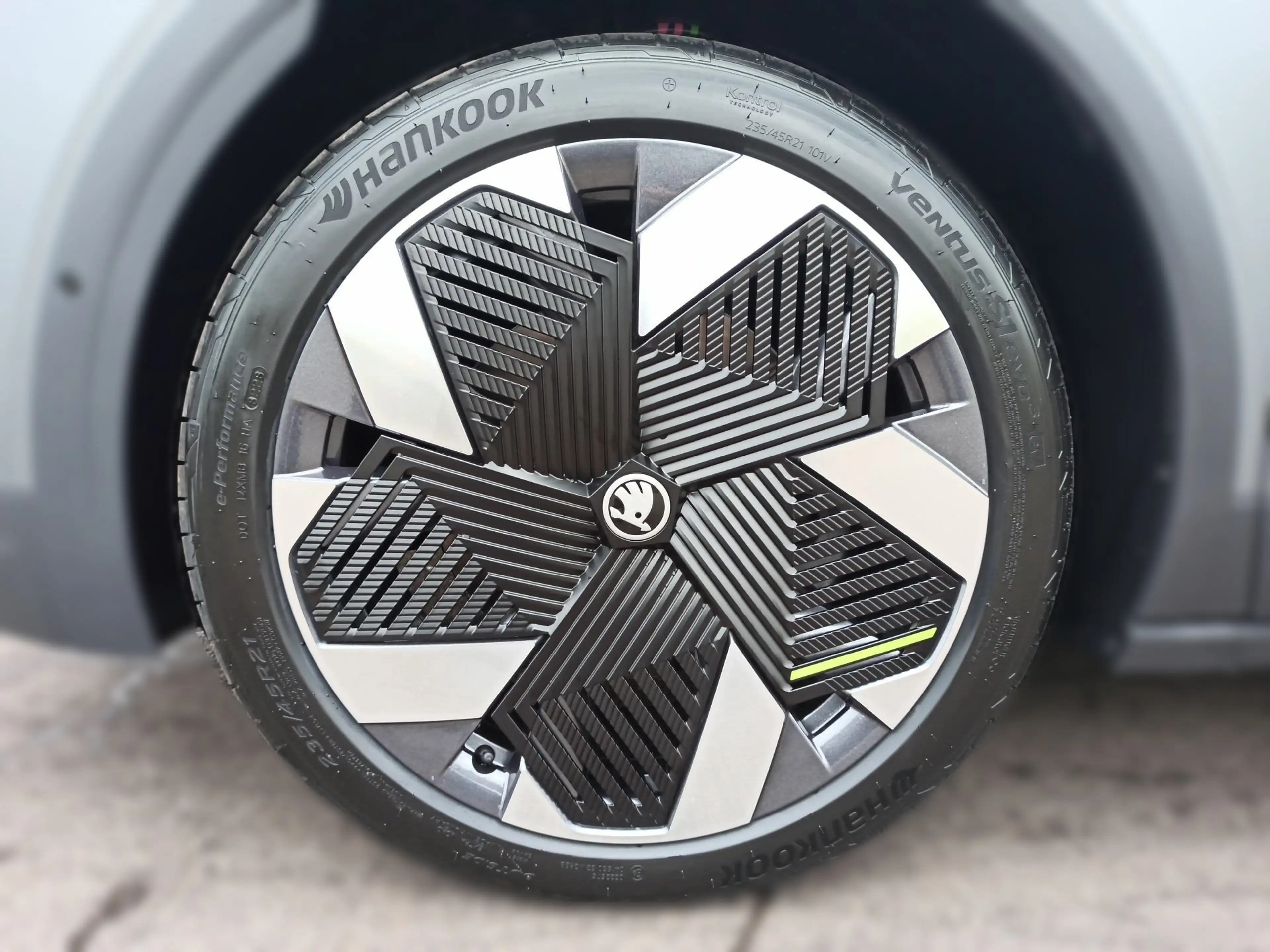 Skoda Elroq 4x4 RS HeadUp AHK Navi LED LM Tempo — photo 6