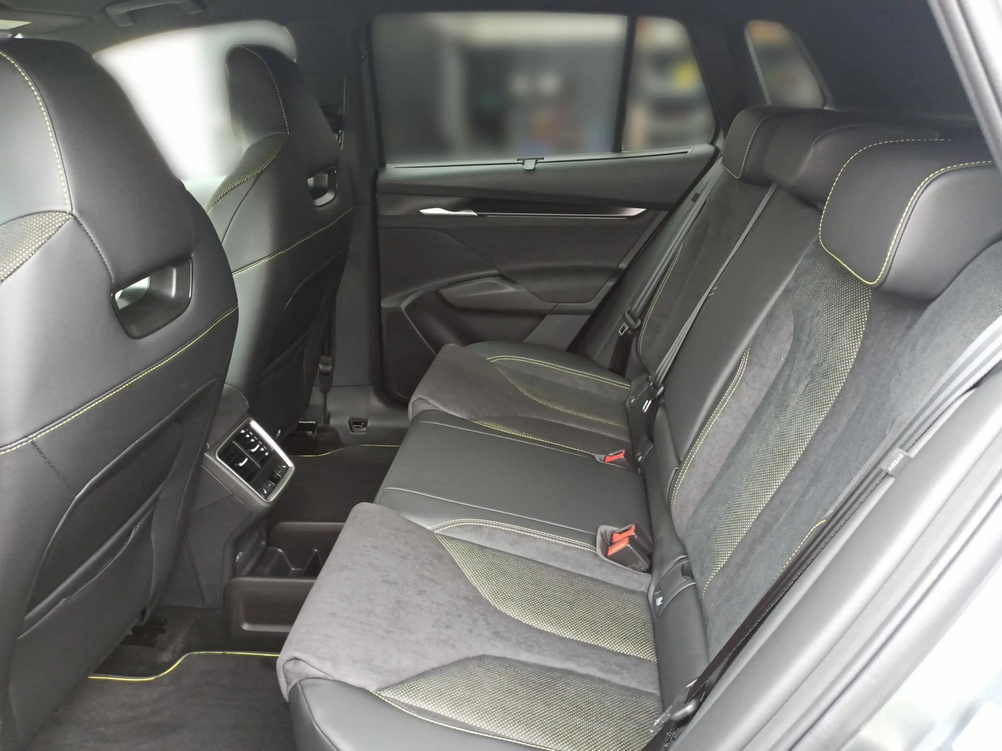 Skoda Elroq 4x4 RS HeadUp AHK Navi LED LM Tempo — photo 11