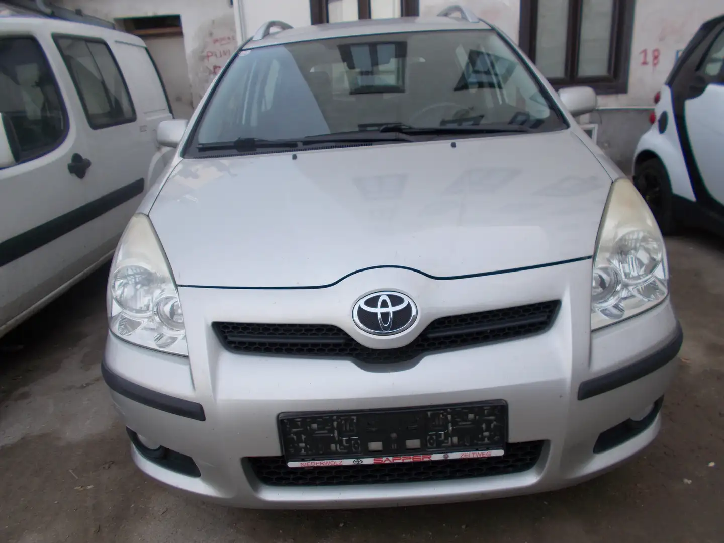 Toyota Corolla Verso 2,2 D-4D 135 Austria DPF srebrna - 1