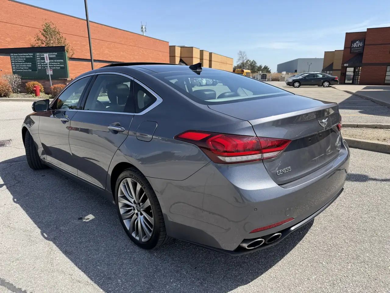 Hyundai Genesis снимка Hyundai Genesis