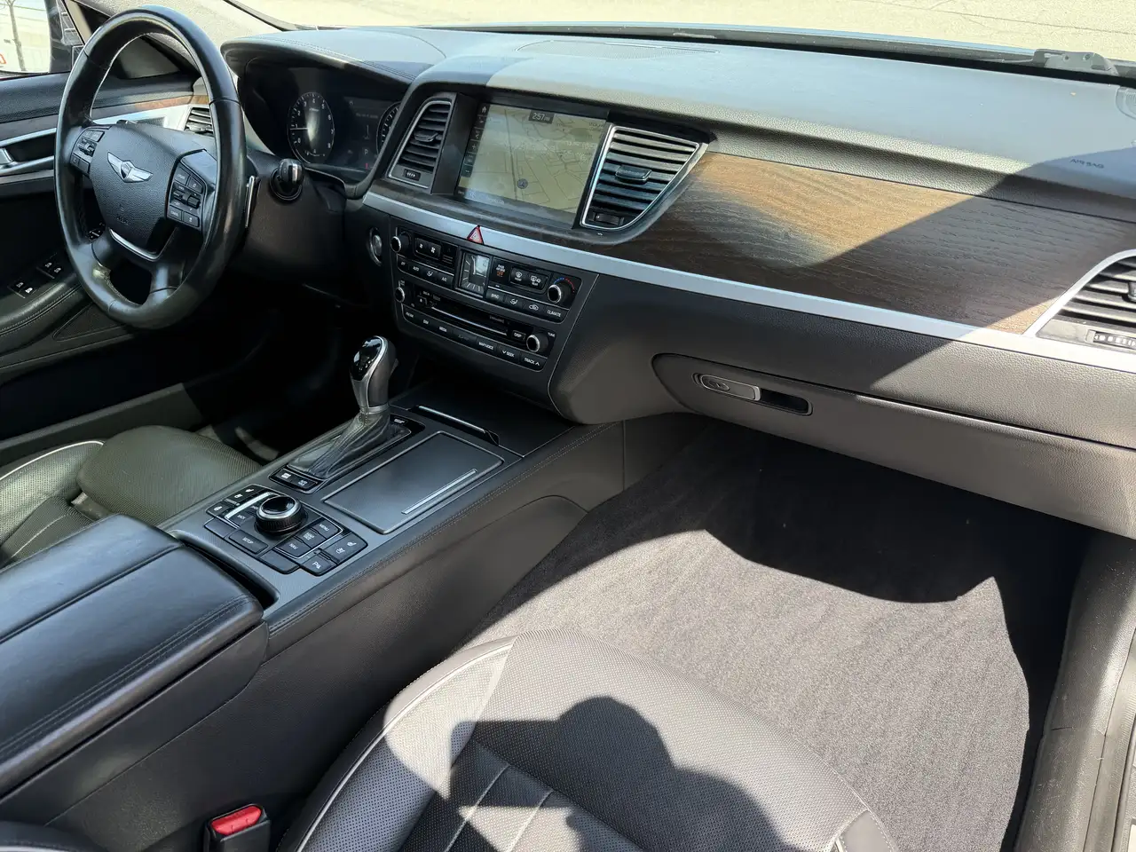 Hyundai Genesis снимка Hyundai Genesis