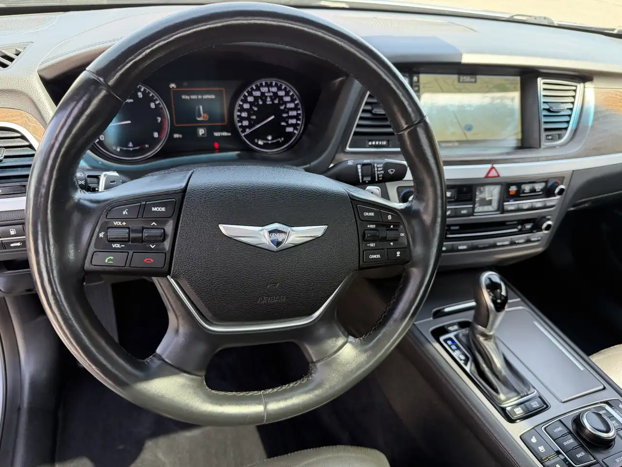 Hyundai Genesis снимка Hyundai Genesis