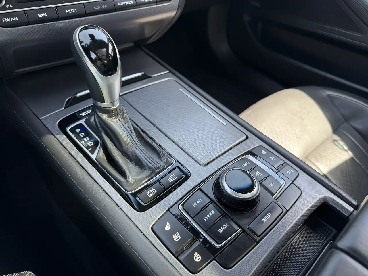 Hyundai Genesis снимка Hyundai Genesis