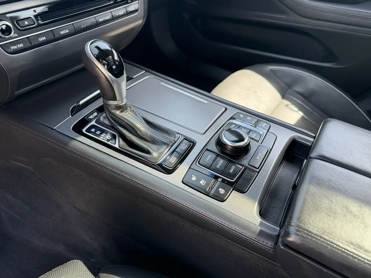 Hyundai Genesis снимка Hyundai Genesis