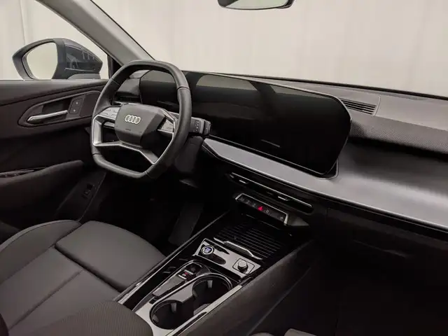 Audi Q3 view 6