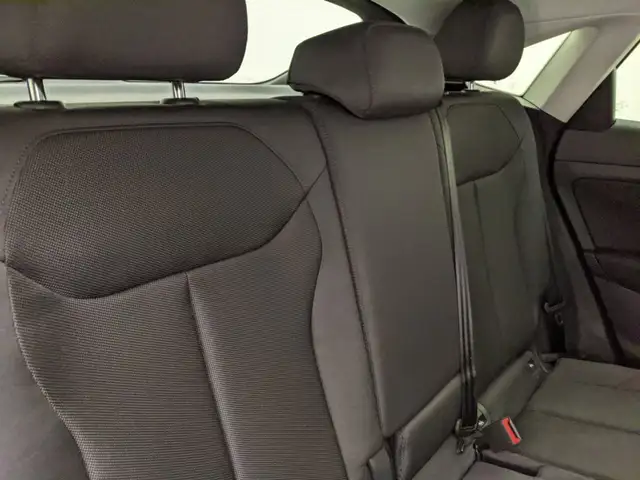 Audi Q3 view 8