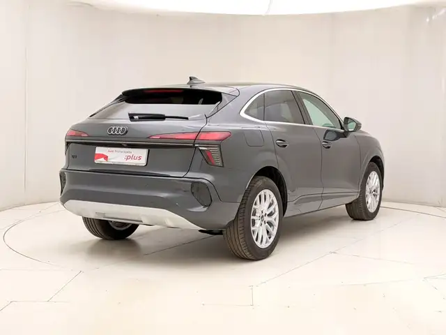 Audi Q3 view 4