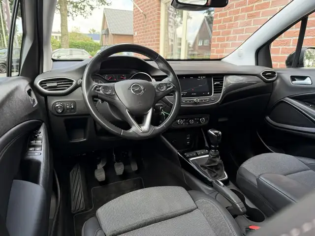 Opel Crossland view 3