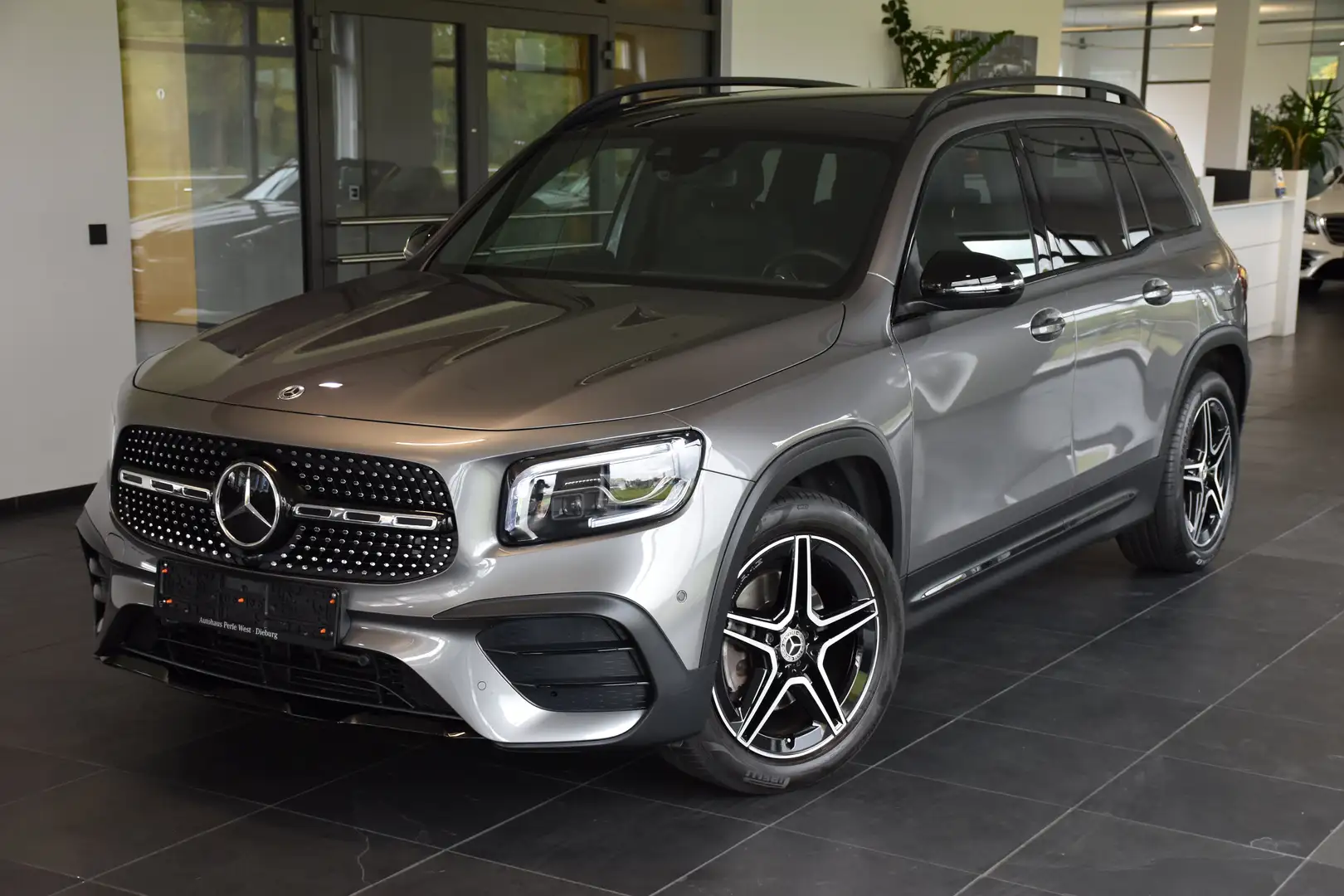 Mercedes-Benz GLB 200 d 8G-DCT AMG LINE 7-SITZER"PANORAMA"DISTRON"LED" Gris - 1