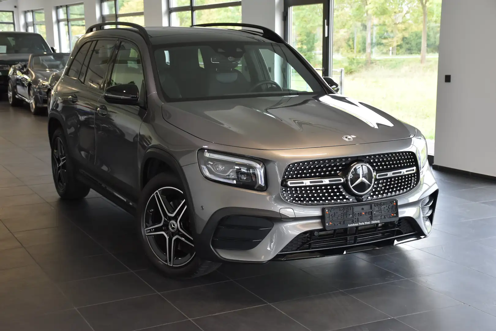 Mercedes-Benz GLB 200 d 8G-DCT AMG LINE 7-SITZER"PANORAMA"DISTRON"LED" Gris - 2