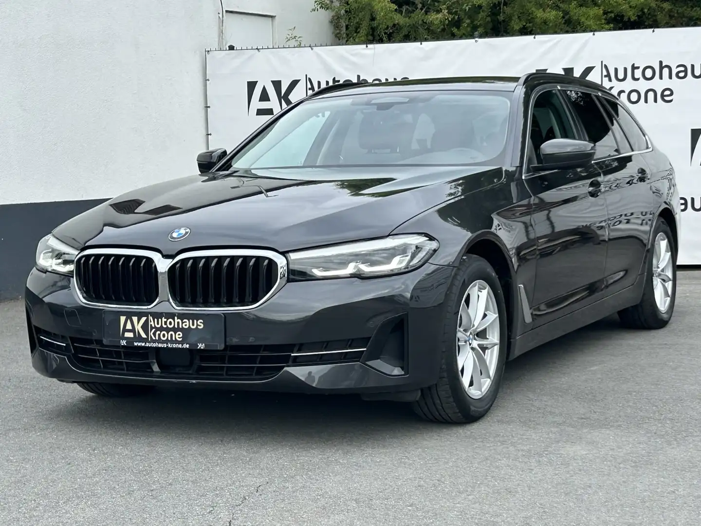 BMW 520 d Mild Hybrid *LIVE COCKPIT PROF* LED*AHK*KAMERA* Grau - 2