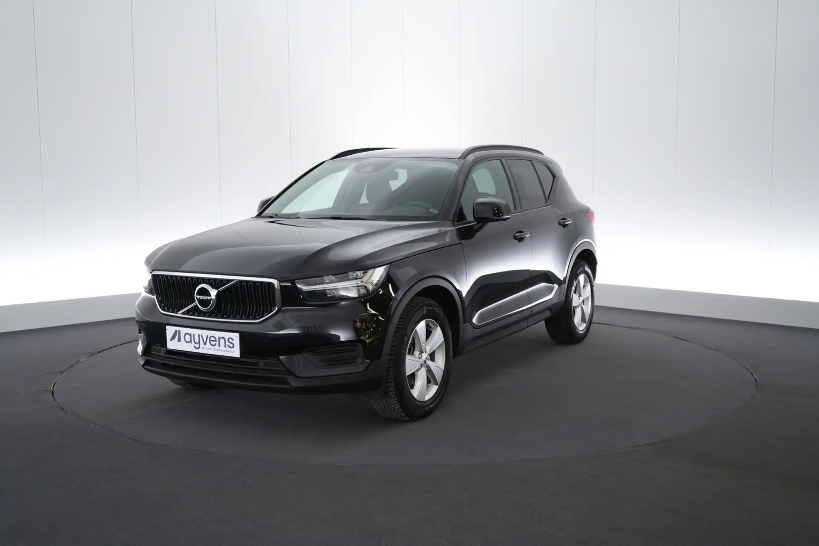 Volvo XC40 1.5 T2 Momentum Core LED GPS PDC Carplay Verw. Zet Zwart - 1