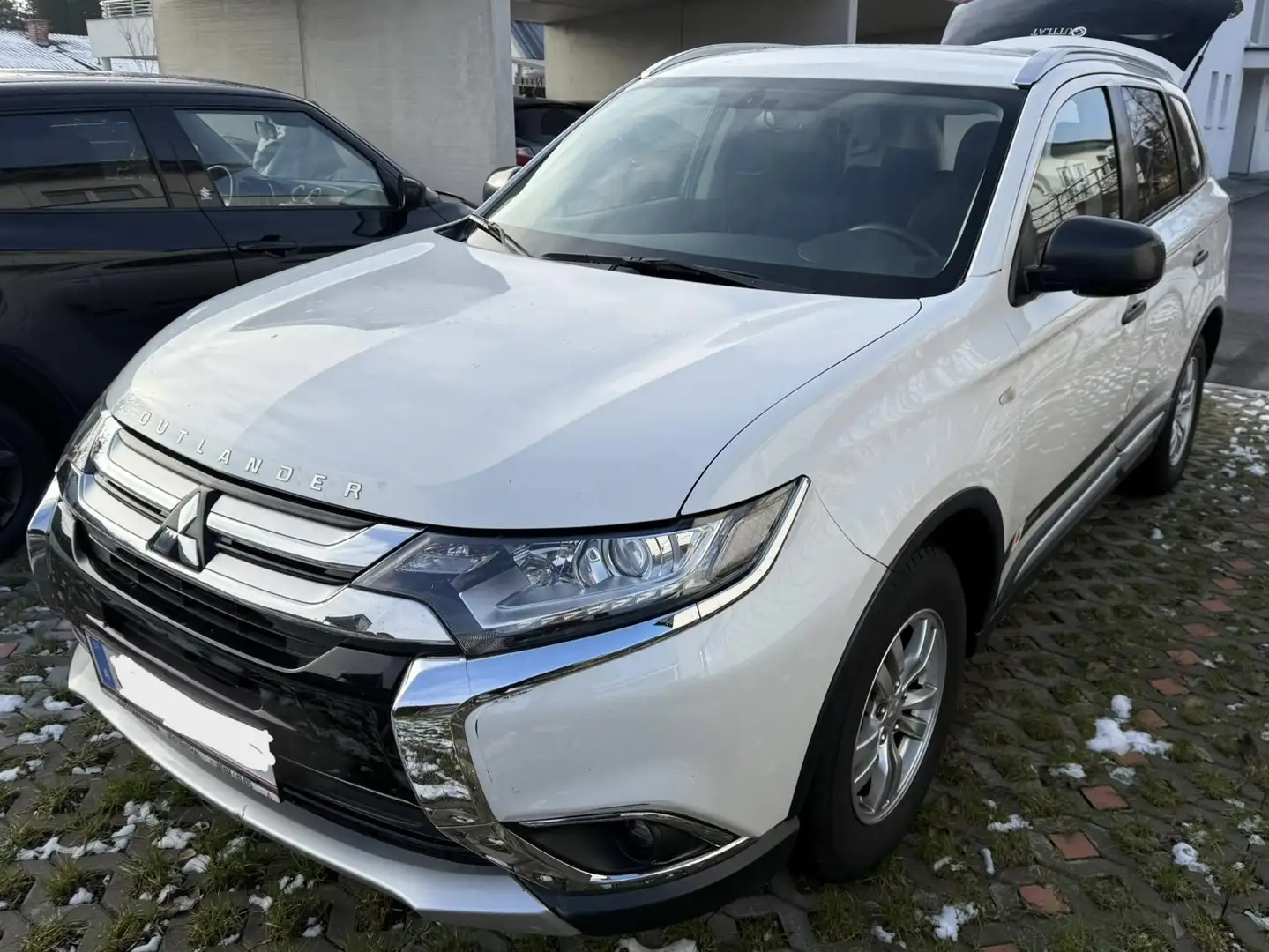 Mitsubishi Outlander Outlander 2,0 MIVEC AS Weiß - 1