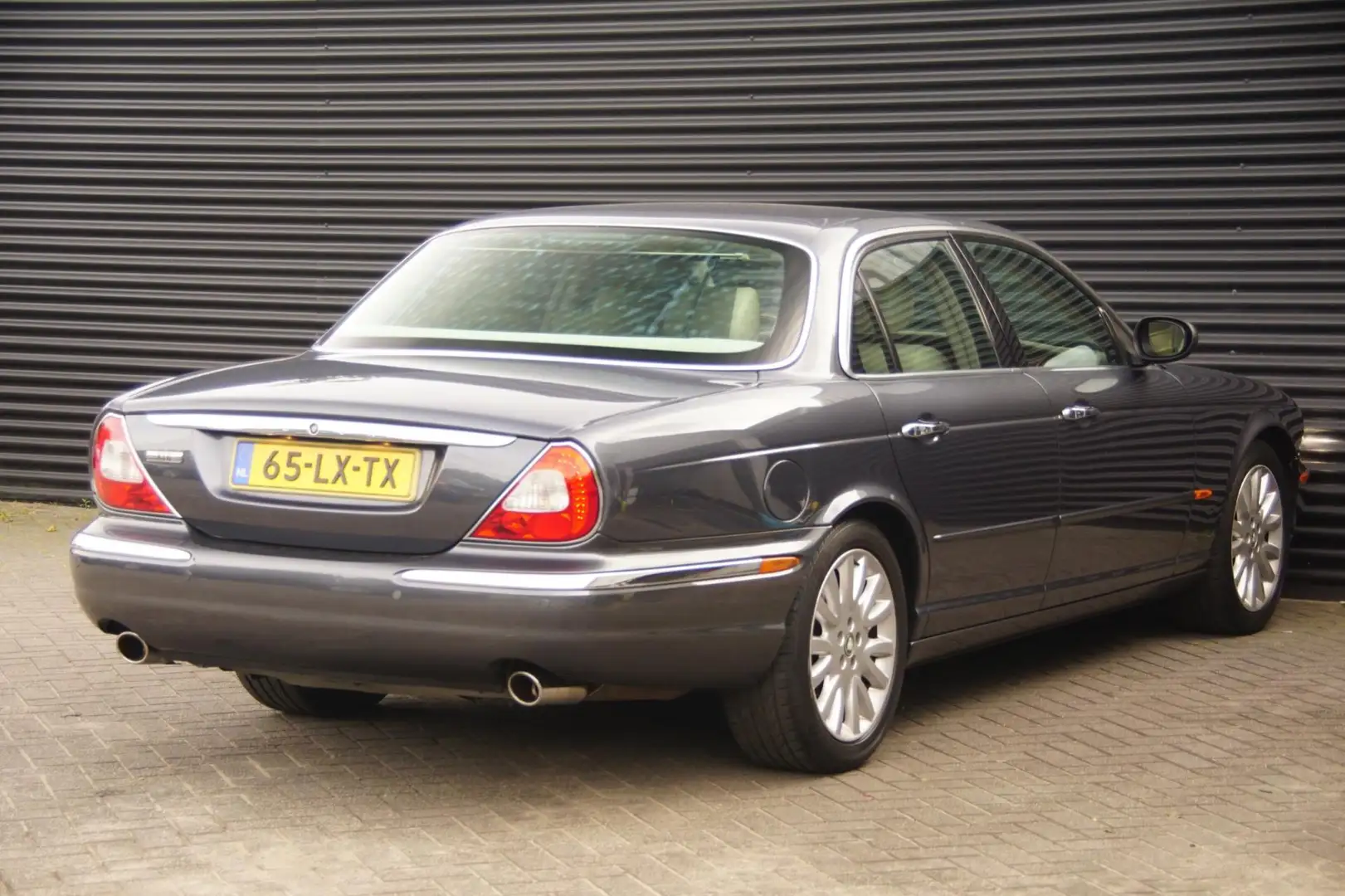 Jaguar XJ 4.2 V8 Executive | CATS Suspension | Keurig exempl Gris - 2