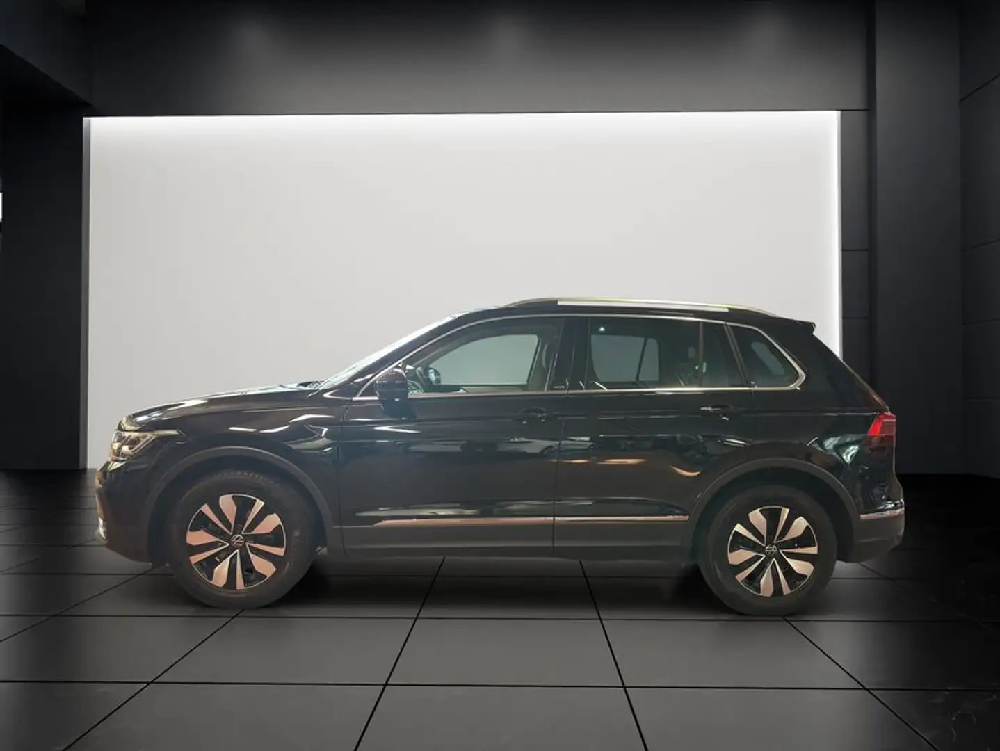 Volkswagen Tiguan 1.5 TSI OPF Life Pano Navi PDC Kamera Schwarz - 2
