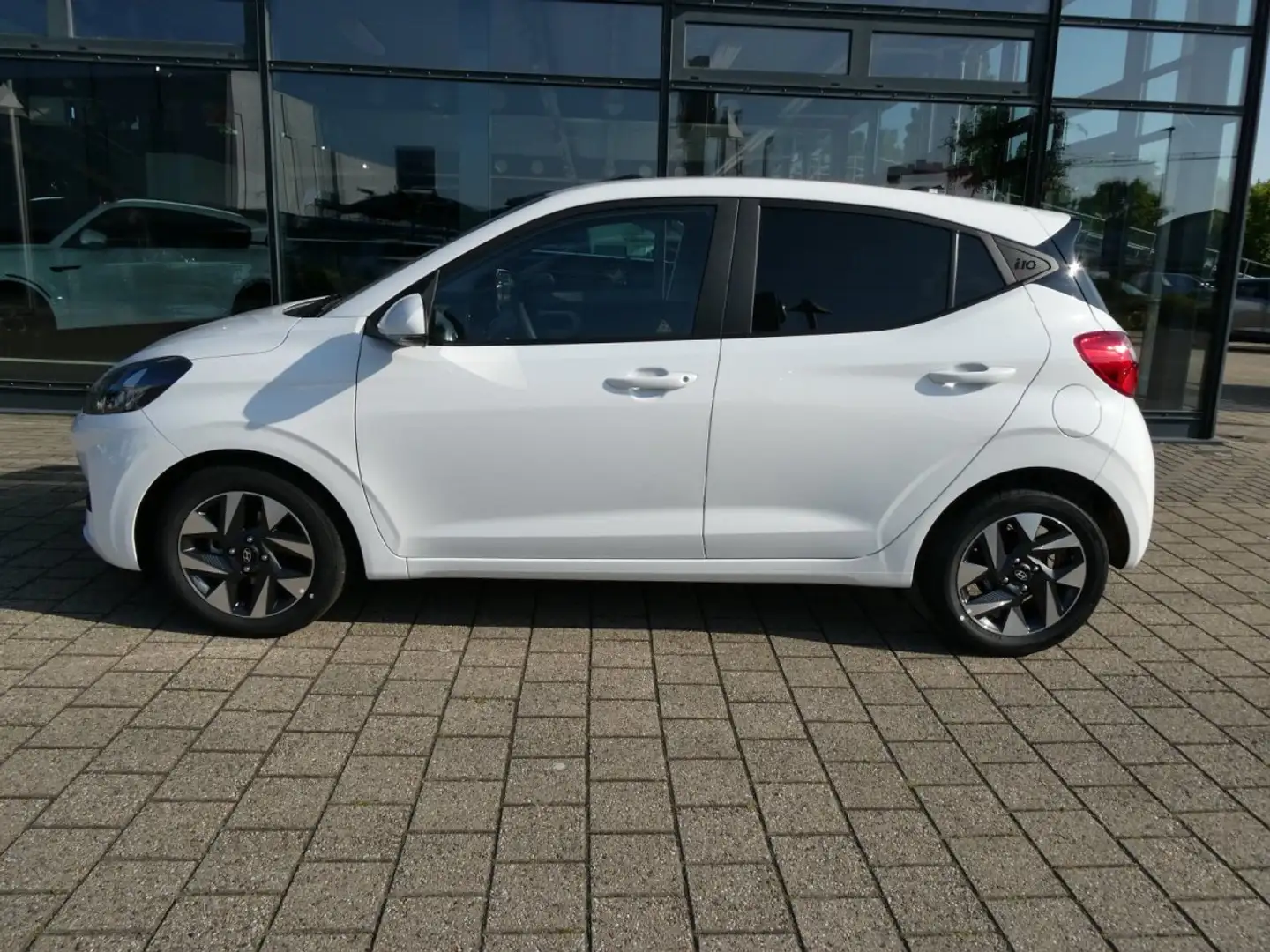 Hyundai i10 1,2 AT Smart*Navi*Alu*SH*Kamera Weiß - 2