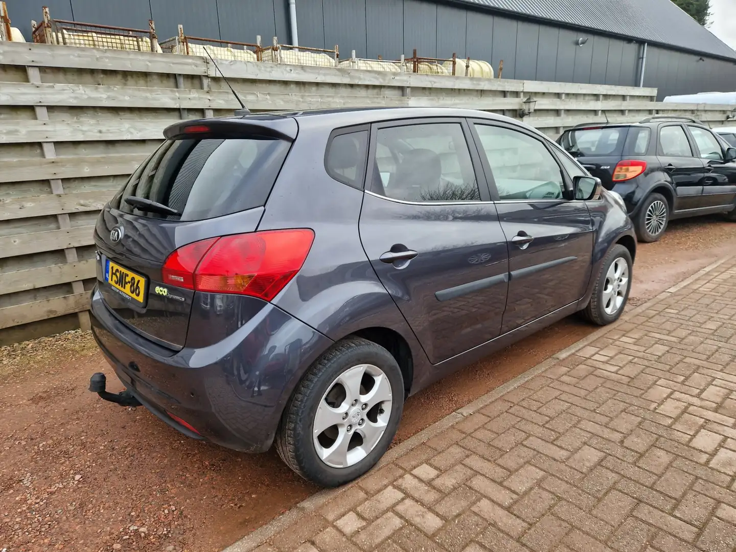 Kia Venga 1.4 CVVT Super Pack Navigatie Grijs - 2