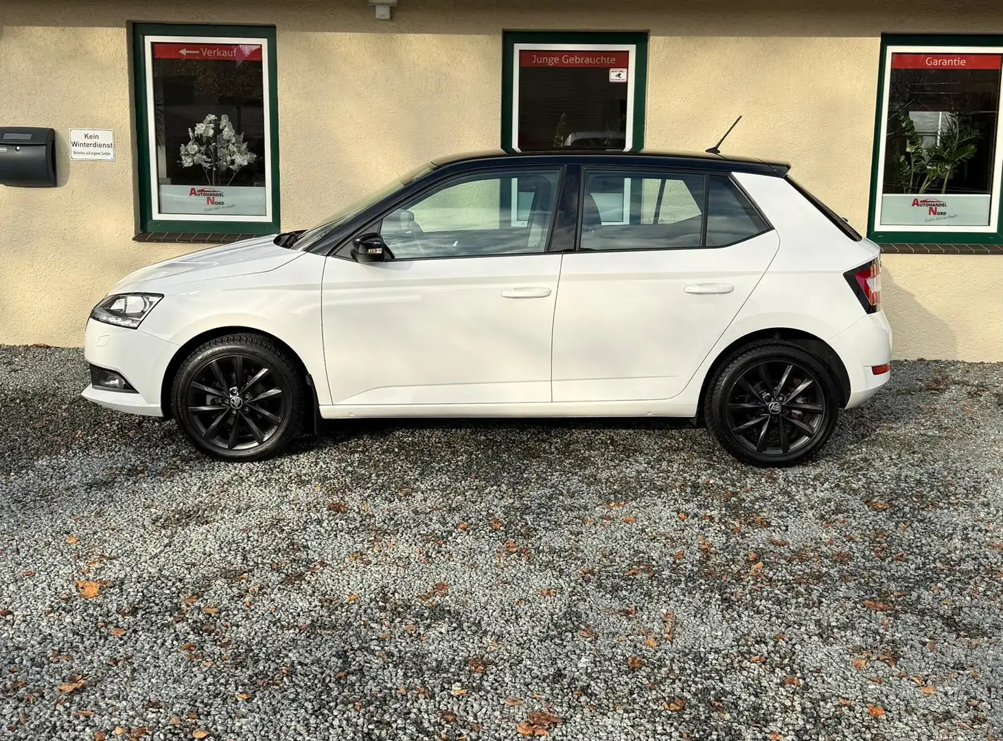 Skoda Fabia Style PDC NAVI ü. CARPLAY/ANDROID Weiß - 2