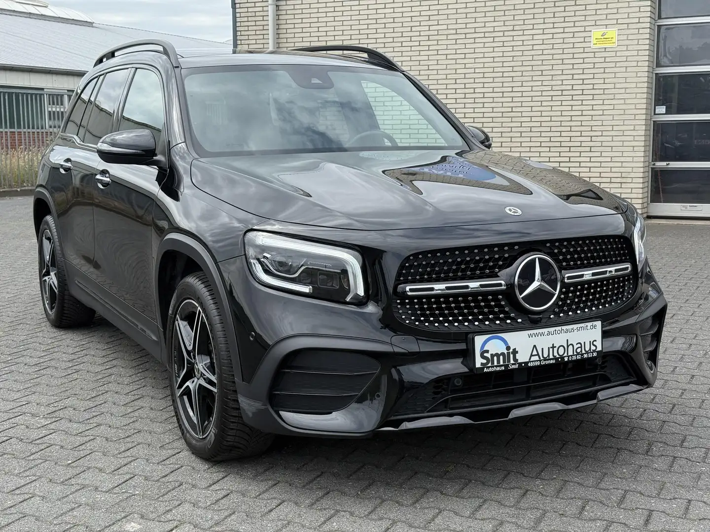Mercedes-Benz GLB 200 GLB 200 d AMG Night/ Multibeam/ Panorama/ 7 Seat Noir - 1