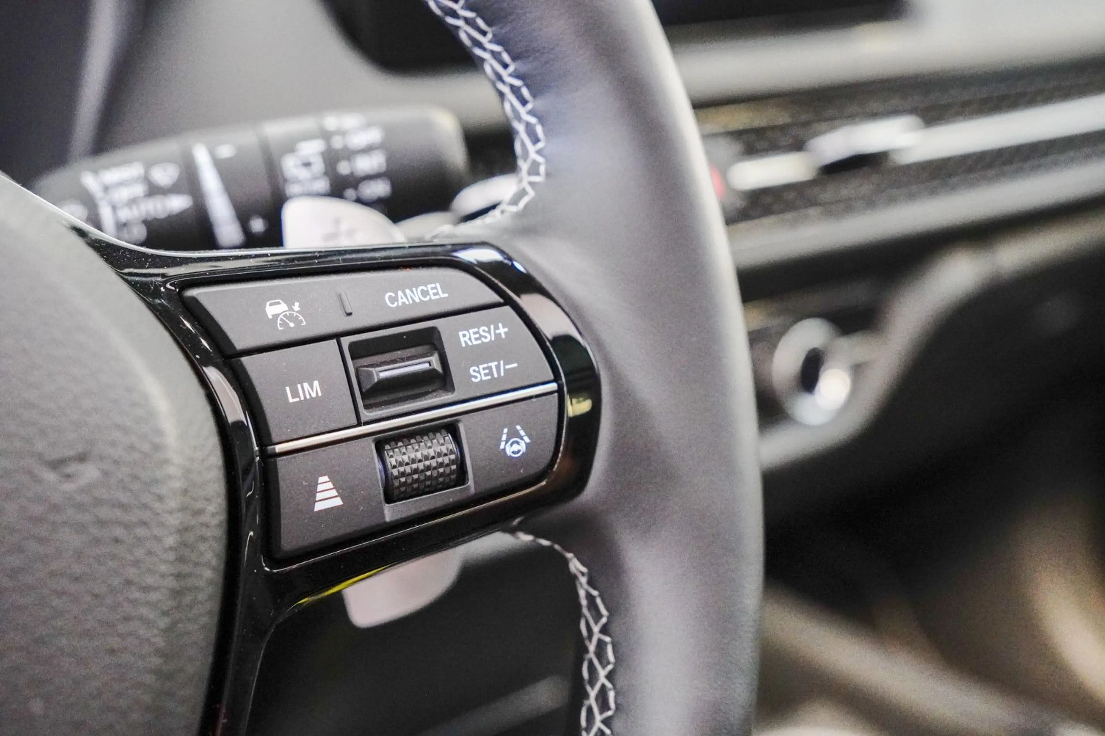 Honda ZR-V e:HEV 2.0 i-MMD Advance — photo 13