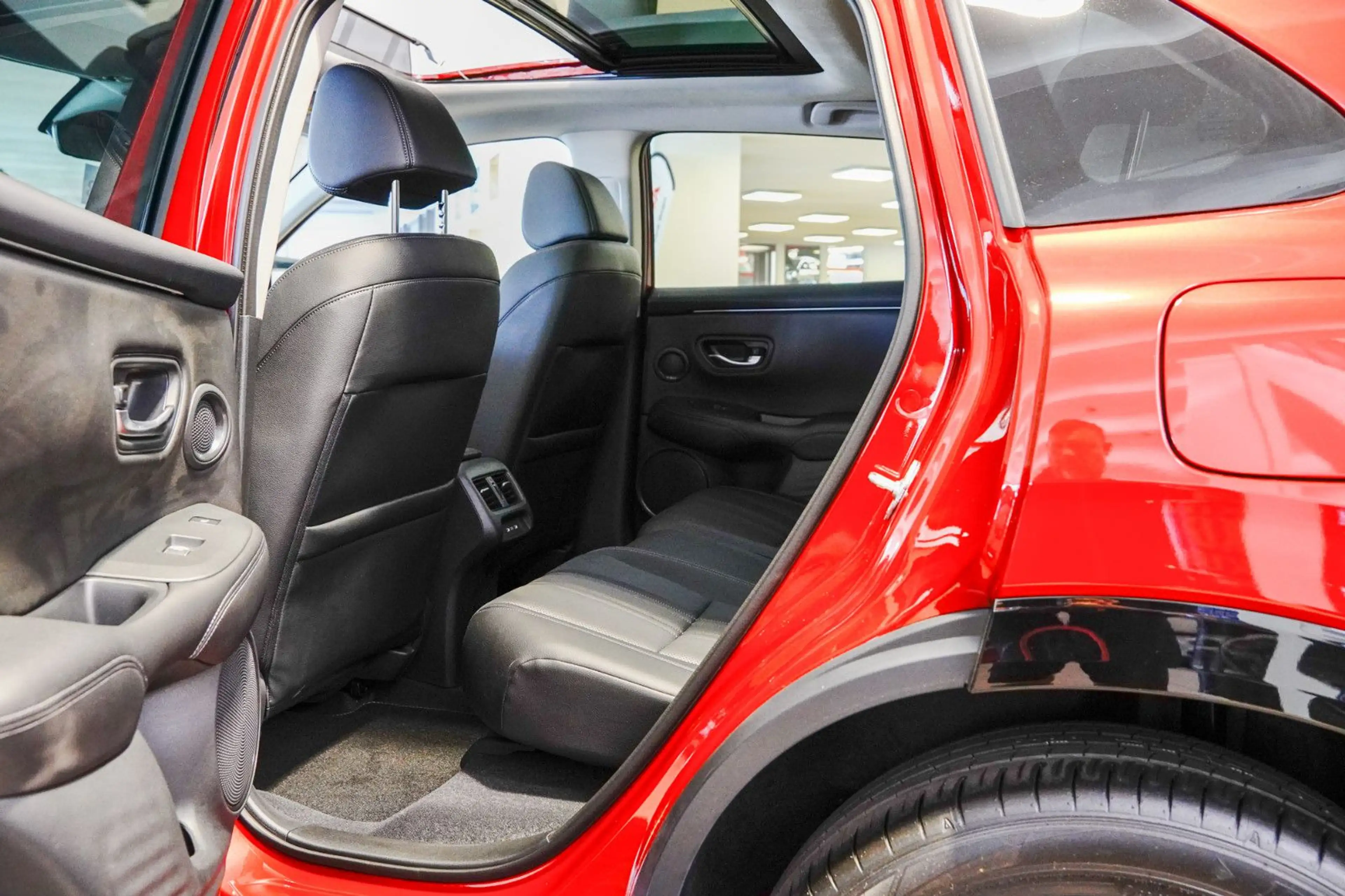Honda ZR-V e:HEV 2.0 i-MMD Advance — photo 9