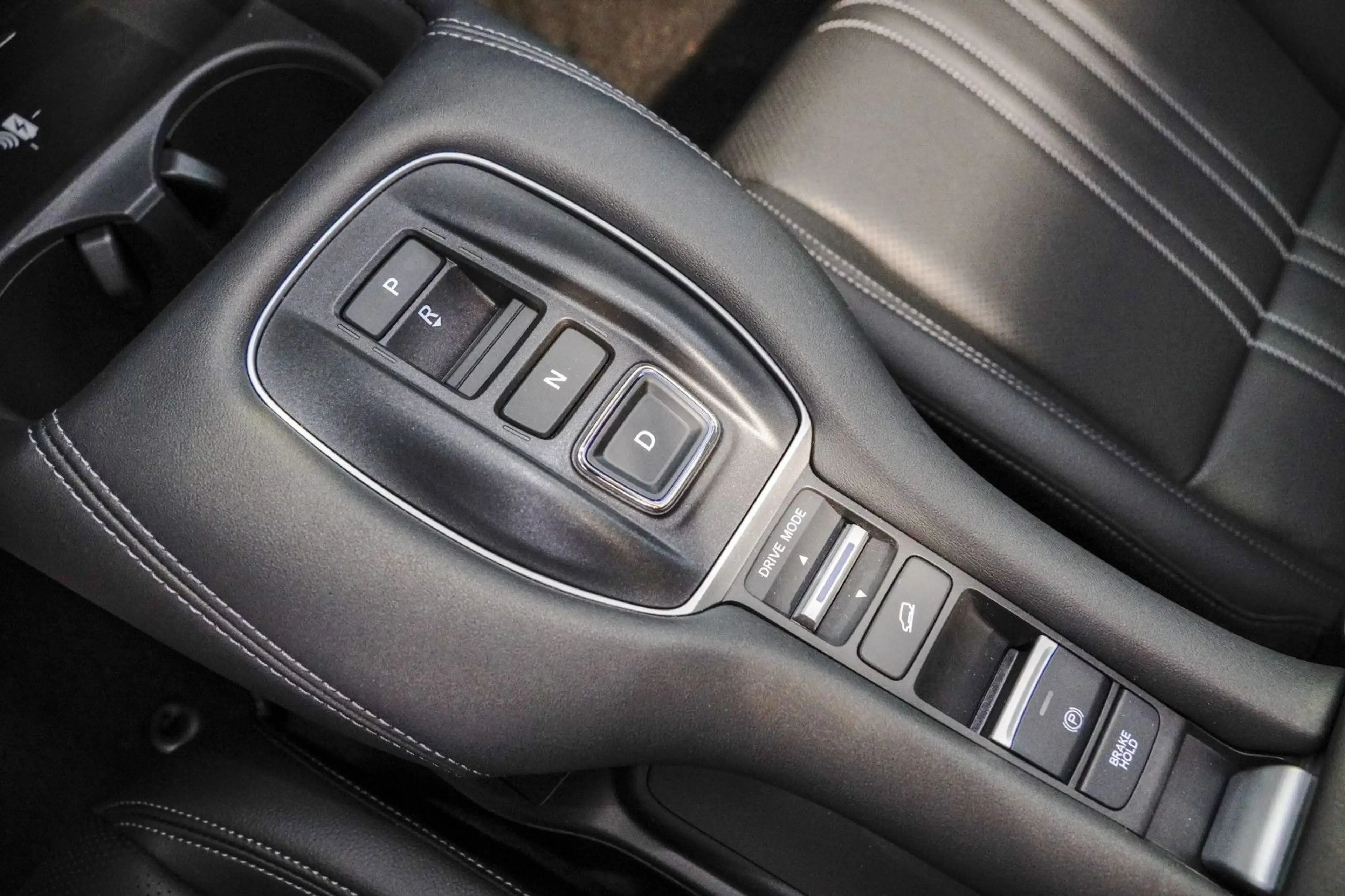 Honda ZR-V e:HEV 2.0 i-MMD Advance — photo 15