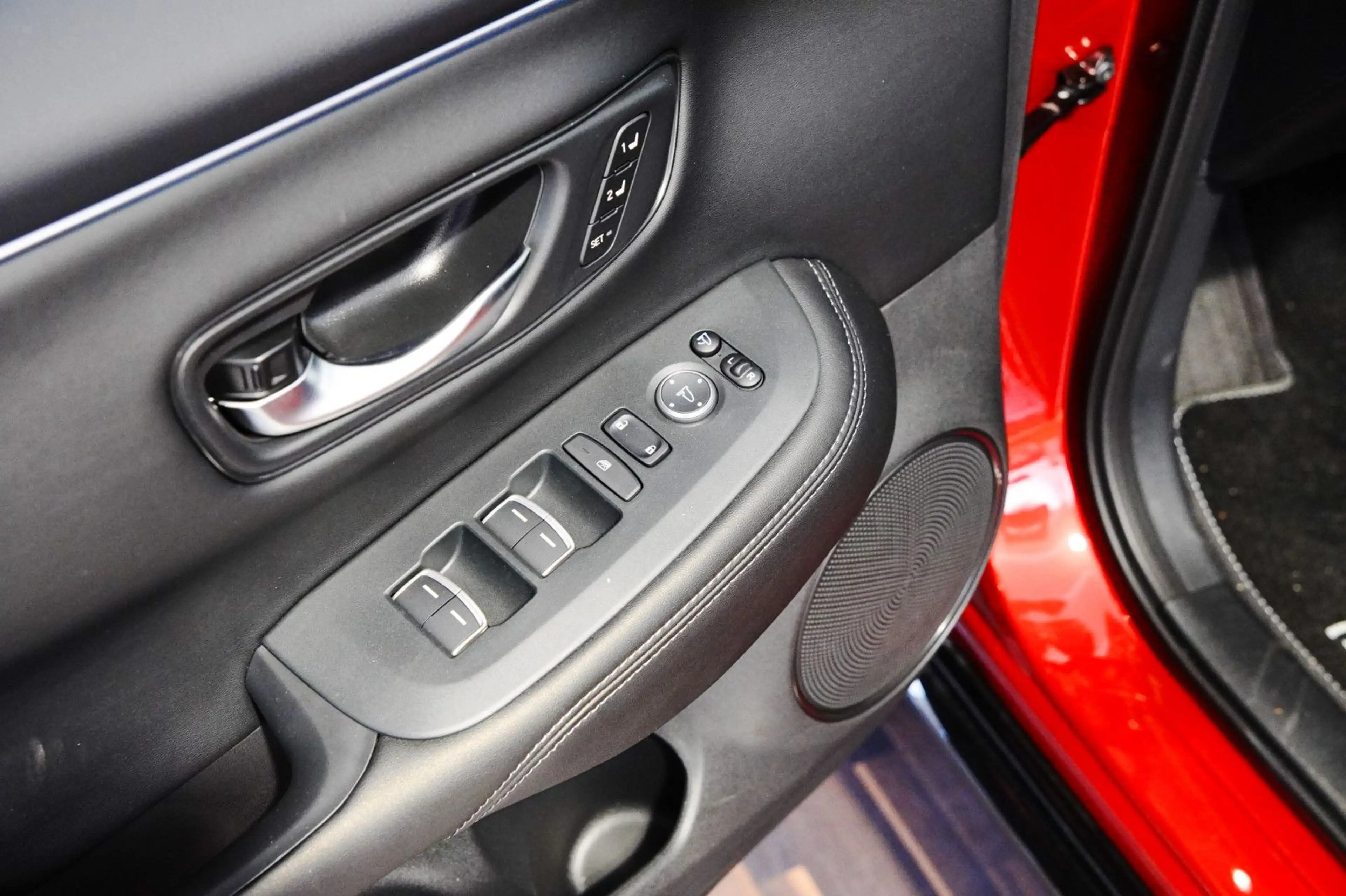 Honda ZR-V e:HEV 2.0 i-MMD Advance — photo 11
