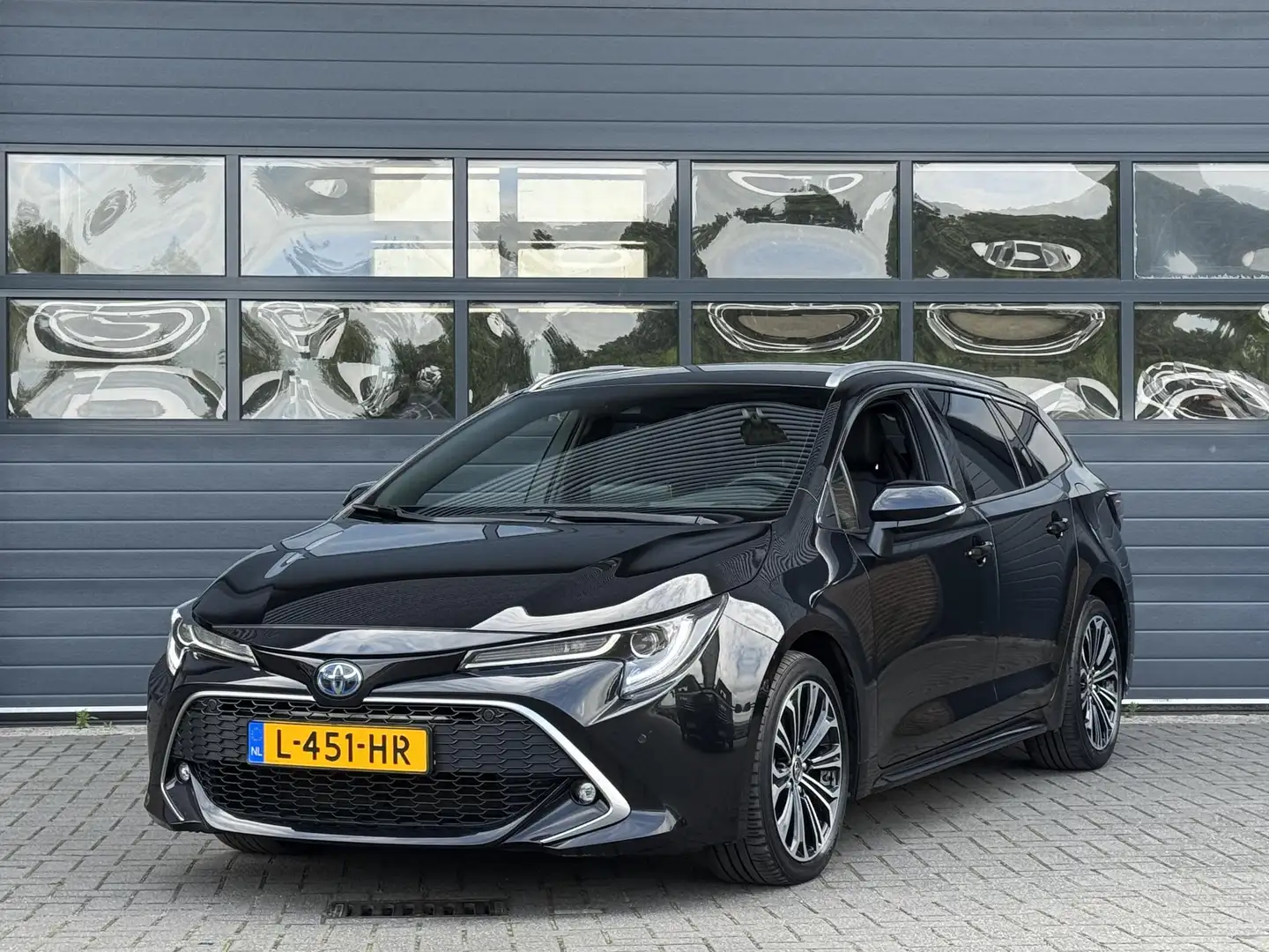 Toyota Corolla TOURING SPORTS 1.8 HYBRID EXECUTIVE I TREKHAAK I A Black - 1