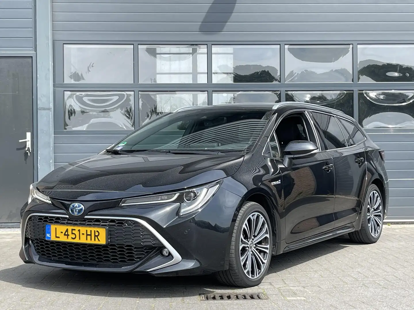 Toyota Corolla TOURING SPORTS 1.8 HYBRID EXECUTIVE I TREKHAAK I A Fekete - 1