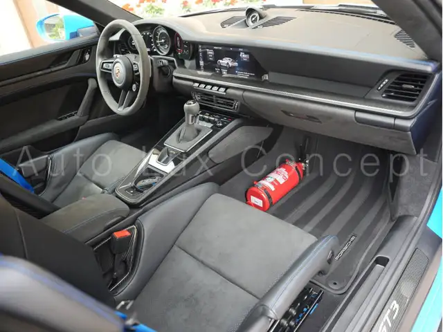 Porsche 911 view 6