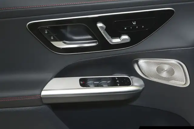 Mercedes-Benz GLC view 14
